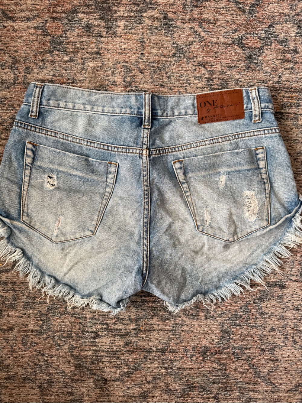 One Teaspoon Bandits Distressed Denim Shorts Size 28 Cutoff Light Wash - Picture 3 of 3